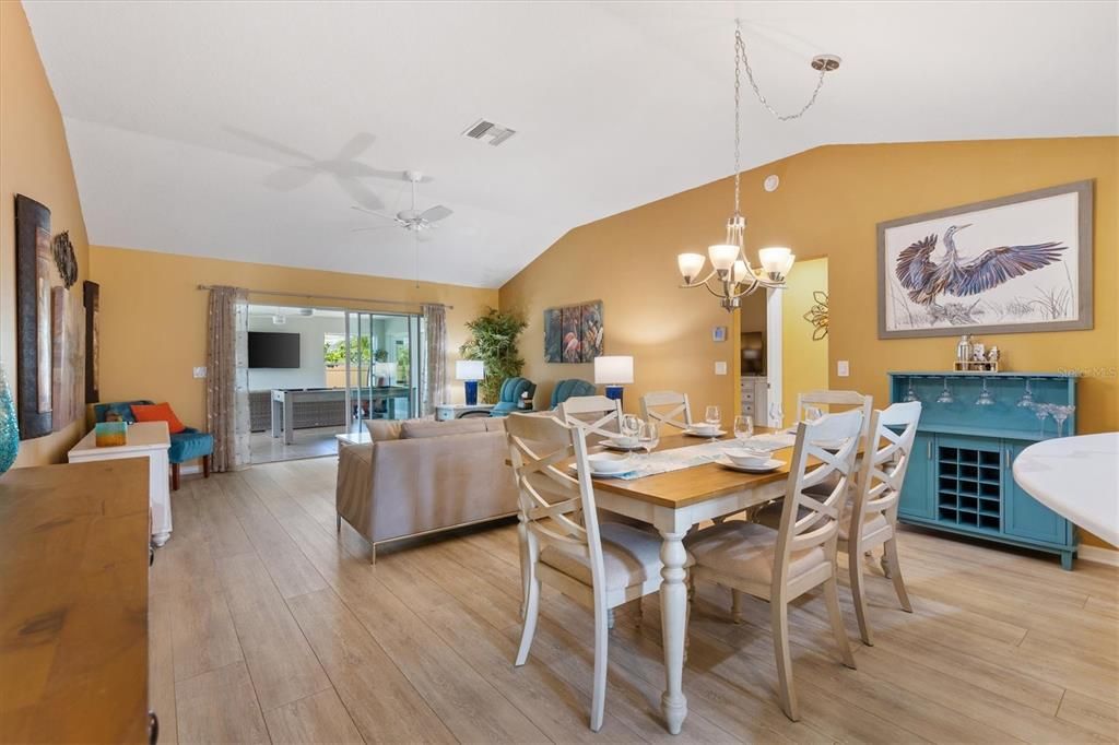 En Venta: $497,000 (3 camas, 2 baños, 1569 Pies cuadrados)