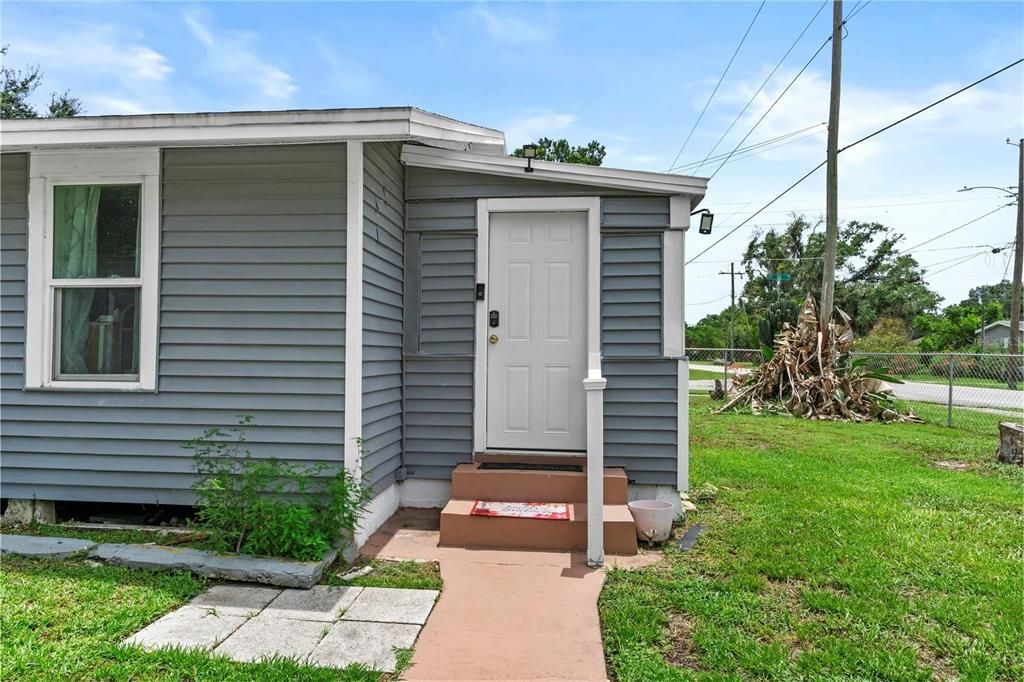 For Sale: $218,000 (2 beds, 1 baths, 780 Square Feet)