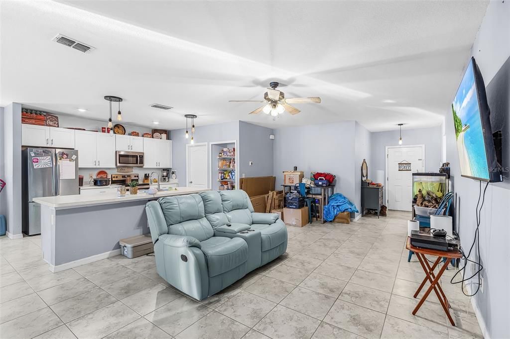 For Sale: $290,000 (4 beds, 2 baths, 1893 Square Feet)
