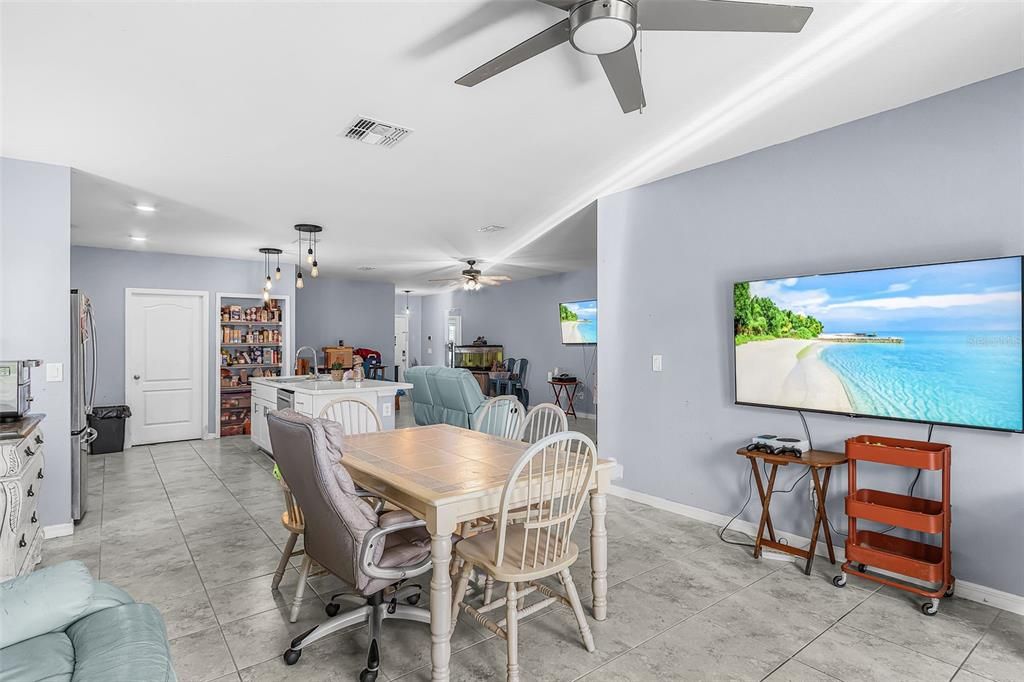 For Sale: $290,000 (4 beds, 2 baths, 1893 Square Feet)