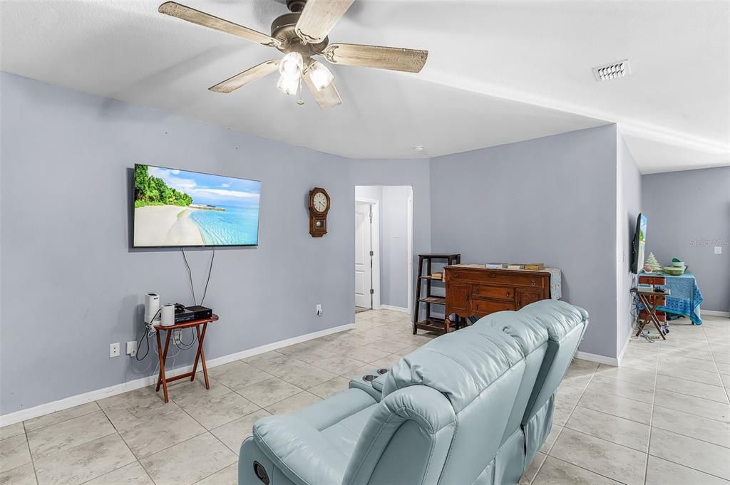 For Sale: $290,000 (4 beds, 2 baths, 1893 Square Feet)
