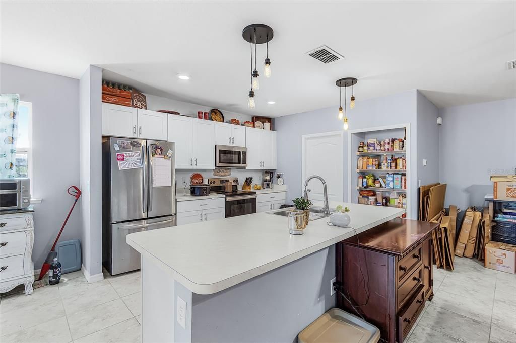 For Sale: $290,000 (4 beds, 2 baths, 1893 Square Feet)