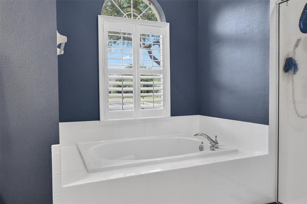 For Sale: $409,900 (3 beds, 2 baths, 2035 Square Feet)