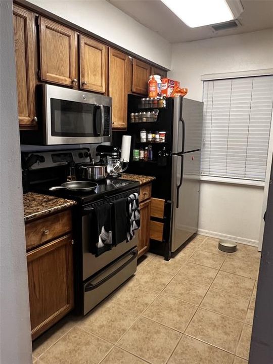 For Rent: $1,695 (2 beds, 1 baths, 914 Square Feet)