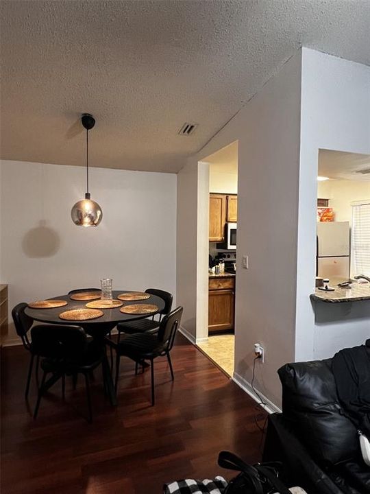 For Rent: $1,695 (2 beds, 1 baths, 914 Square Feet)