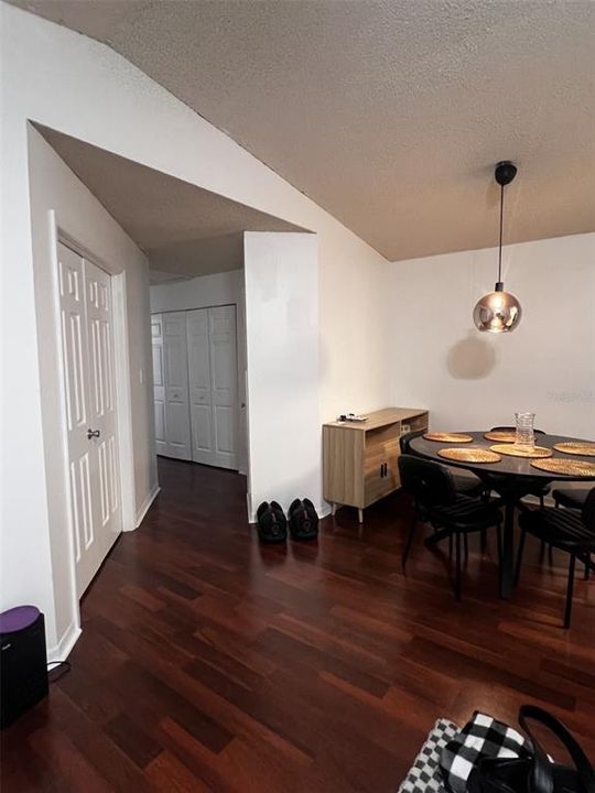 For Rent: $1,695 (2 beds, 1 baths, 914 Square Feet)