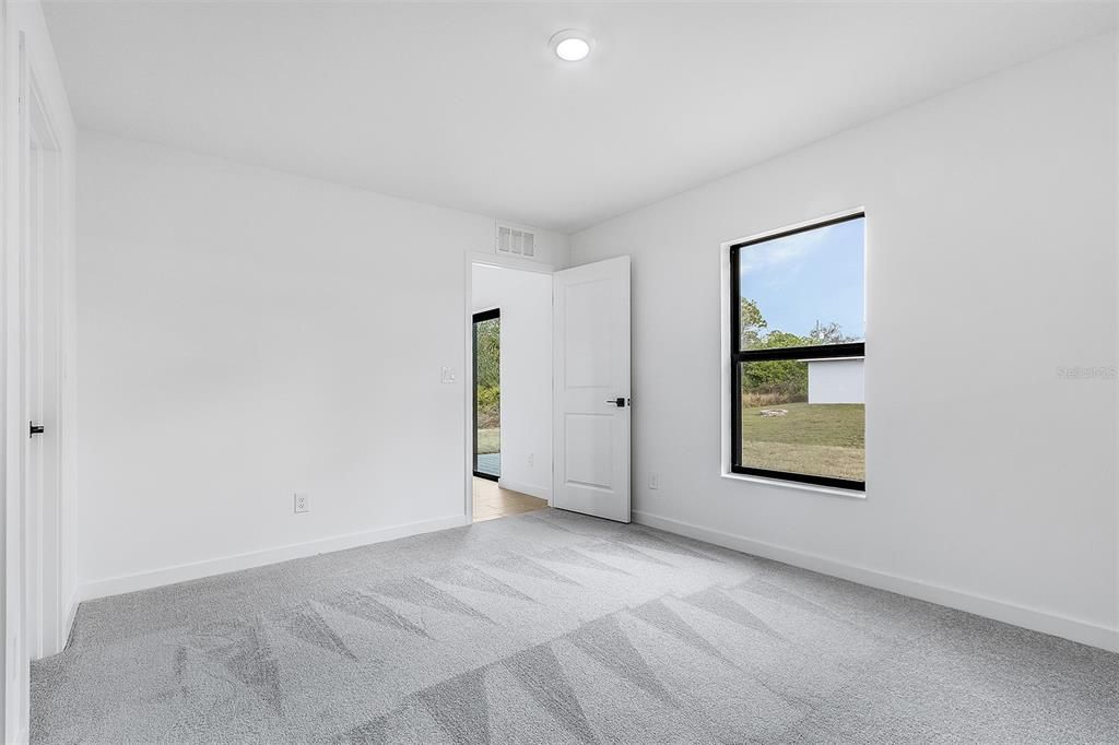 Active With Contract: $302,900 (3 beds, 2 baths, 1286 Square Feet)