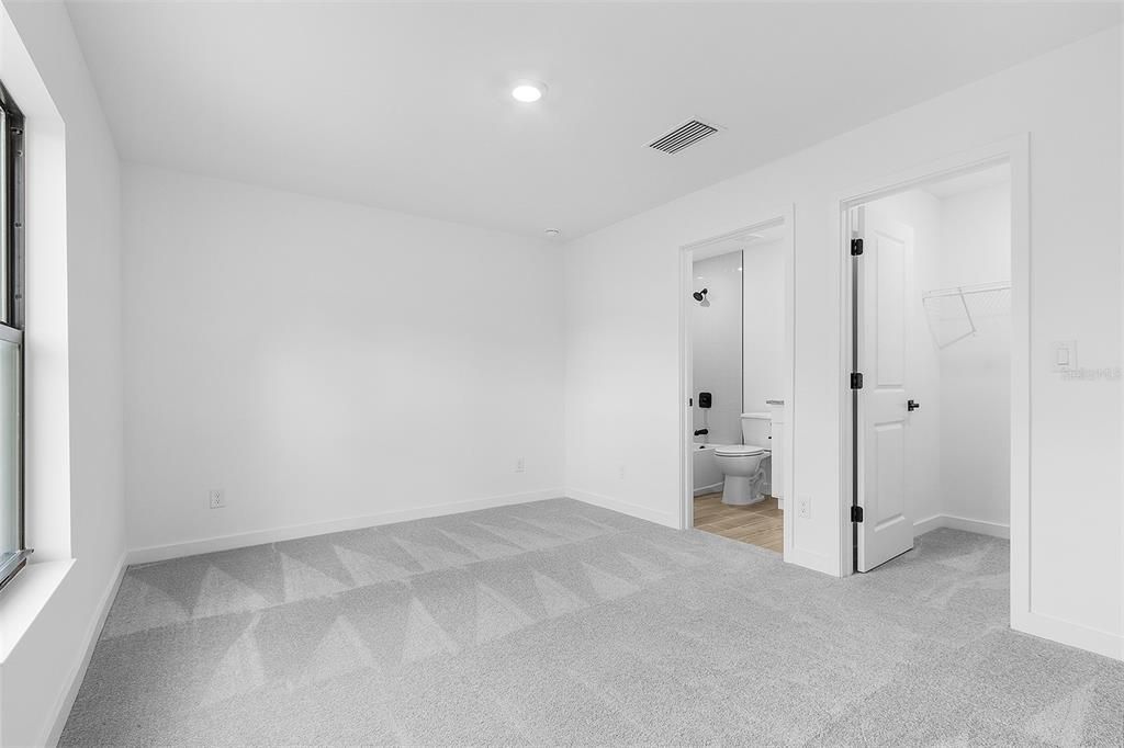 Active With Contract: $302,900 (3 beds, 2 baths, 1286 Square Feet)