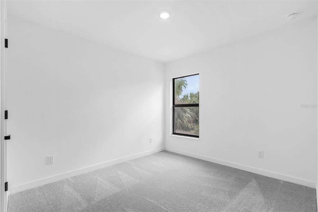 Active With Contract: $302,900 (3 beds, 2 baths, 1286 Square Feet)