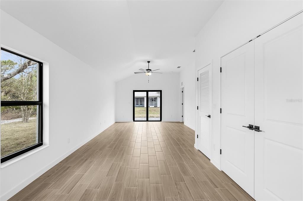 Active With Contract: $302,900 (3 beds, 2 baths, 1286 Square Feet)