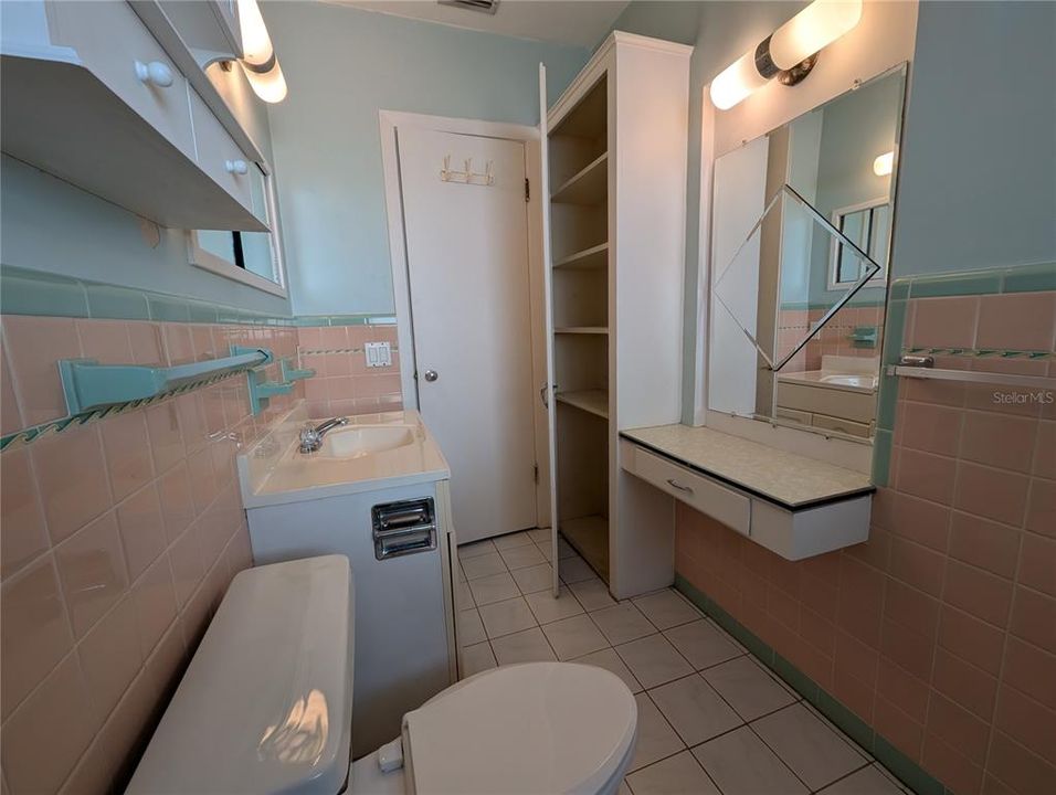 For Rent: $1,850 (1 beds, 1 baths, 760 Square Feet)