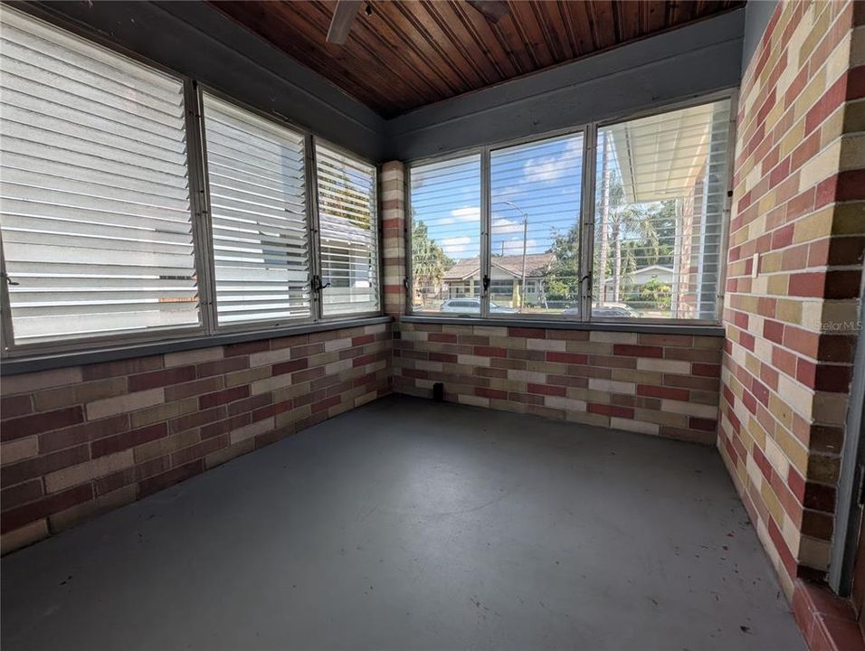 For Rent: $1,850 (1 beds, 1 baths, 760 Square Feet)