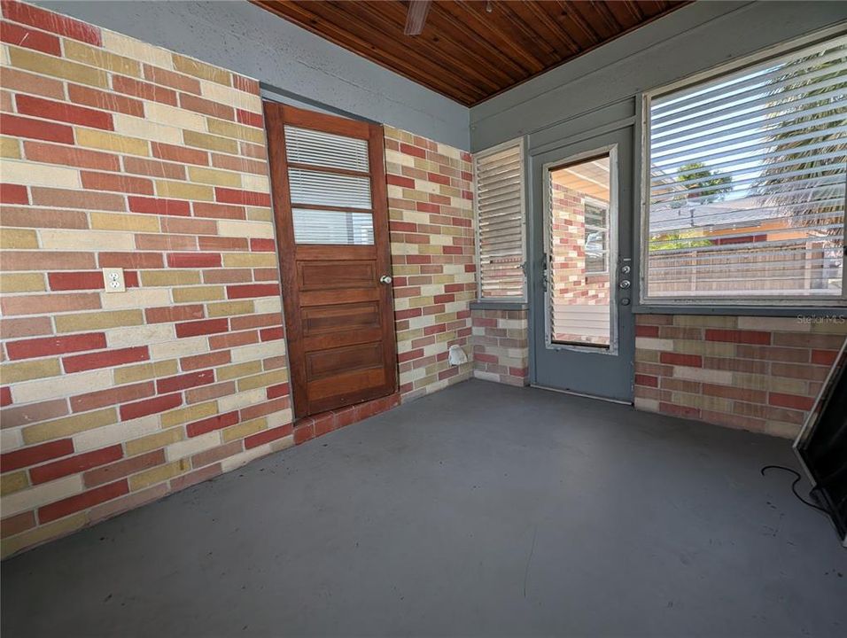 For Rent: $1,850 (1 beds, 1 baths, 760 Square Feet)