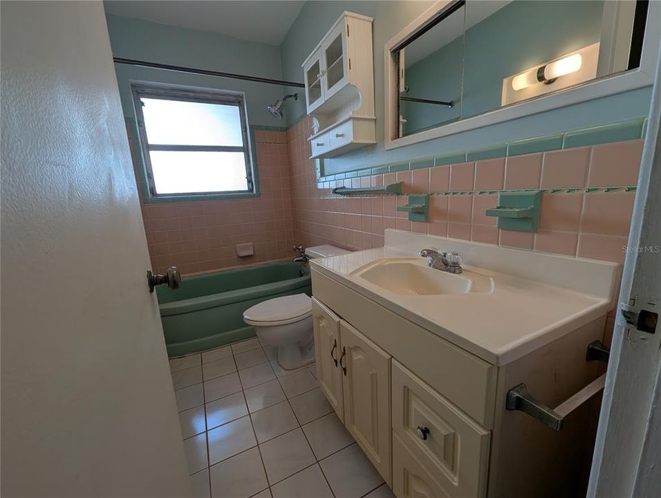 For Rent: $1,850 (1 beds, 1 baths, 760 Square Feet)