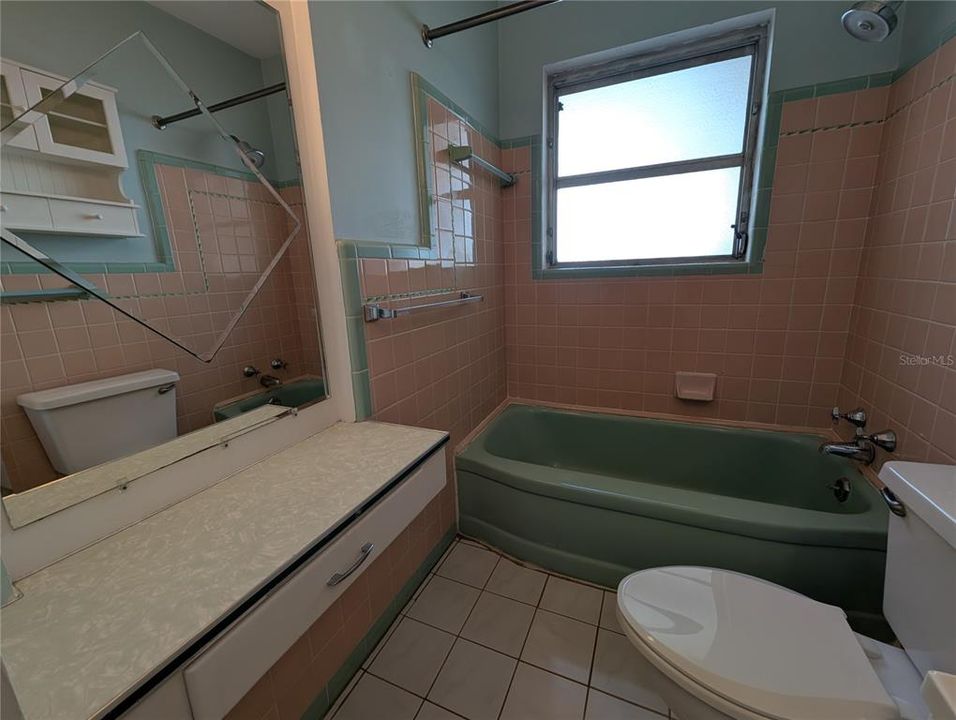 For Rent: $1,850 (1 beds, 1 baths, 760 Square Feet)
