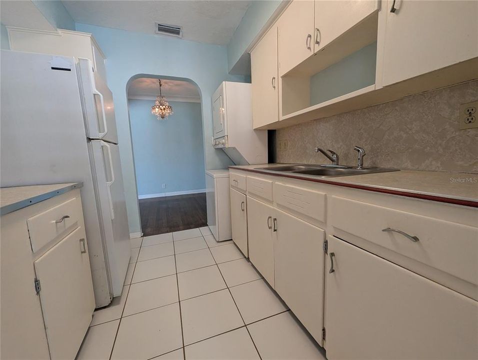 For Rent: $1,850 (1 beds, 1 baths, 760 Square Feet)