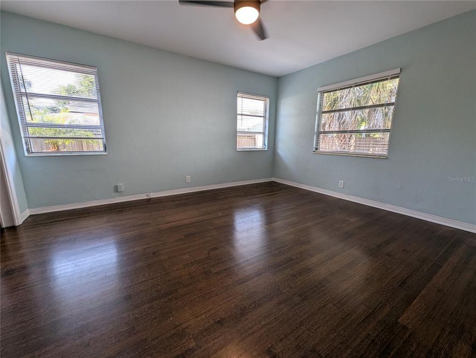 For Rent: $1,850 (1 beds, 1 baths, 760 Square Feet)
