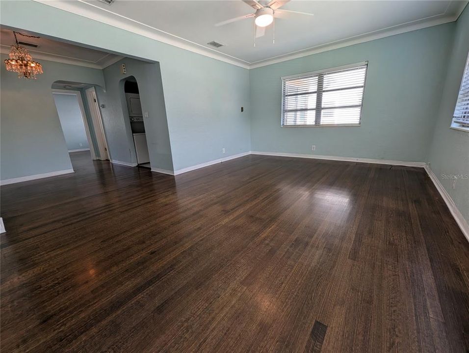 For Rent: $1,850 (1 beds, 1 baths, 760 Square Feet)