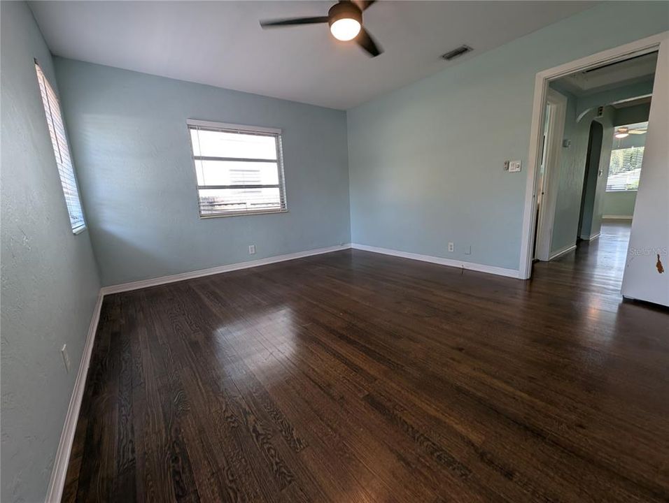 For Rent: $1,850 (1 beds, 1 baths, 760 Square Feet)
