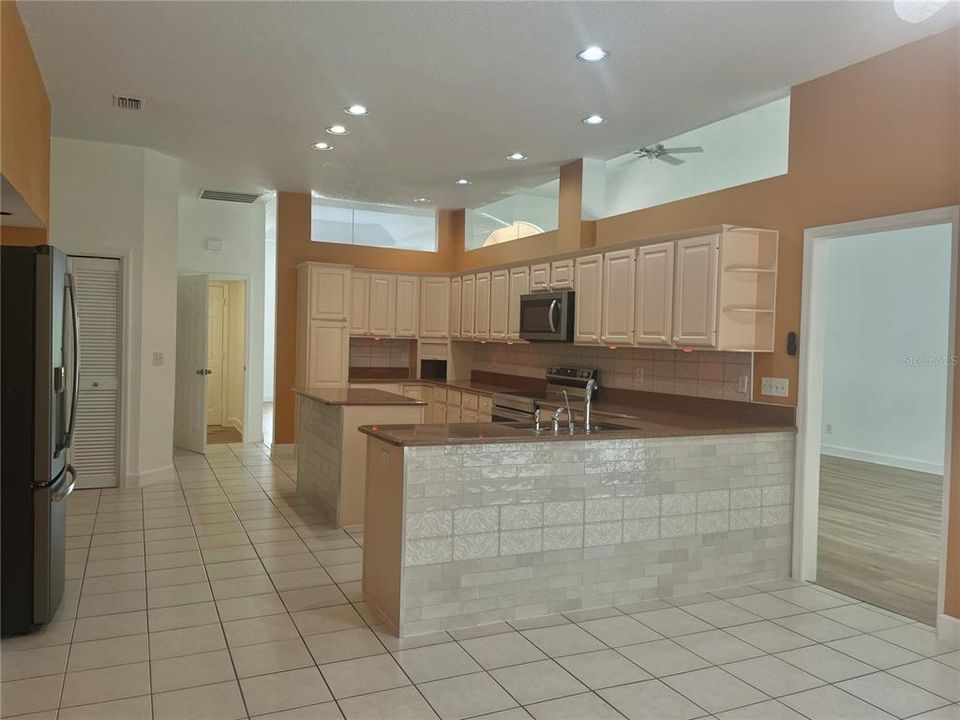 En Venta: $829,900 (5 camas, 3 baños, 3057 Pies cuadrados)