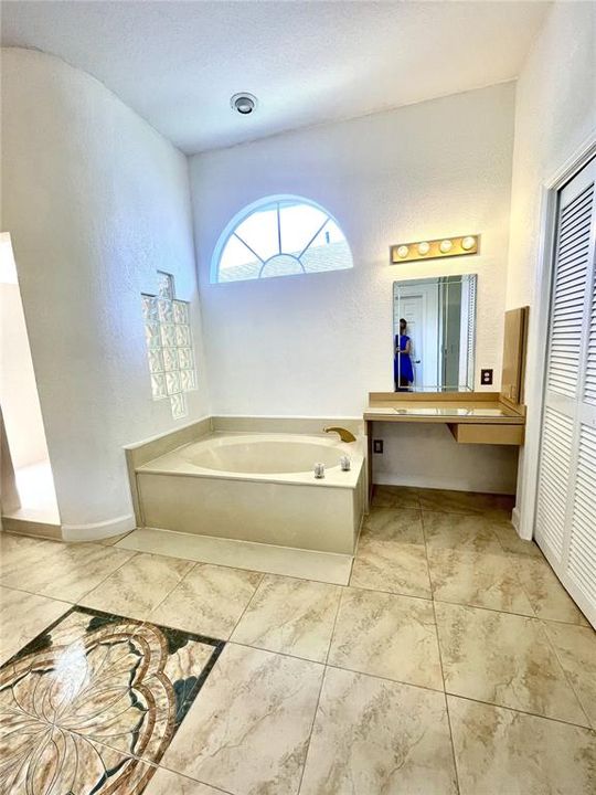 En Venta: $829,900 (5 camas, 3 baños, 3057 Pies cuadrados)