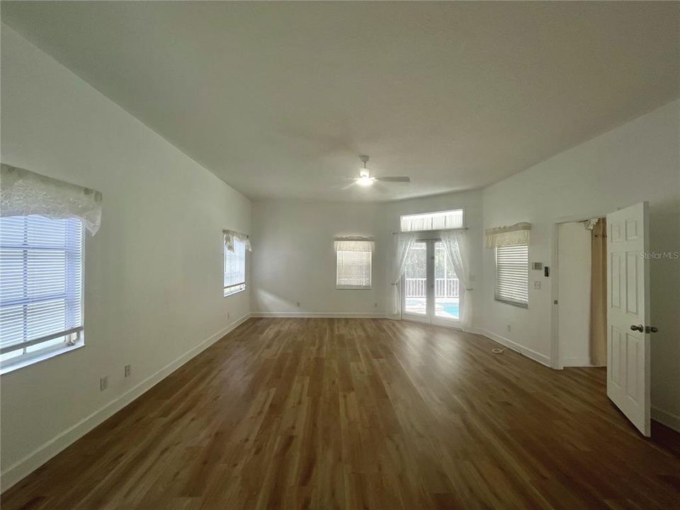 En Venta: $829,900 (5 camas, 3 baños, 3057 Pies cuadrados)