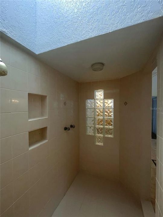 En Venta: $829,900 (5 camas, 3 baños, 3057 Pies cuadrados)