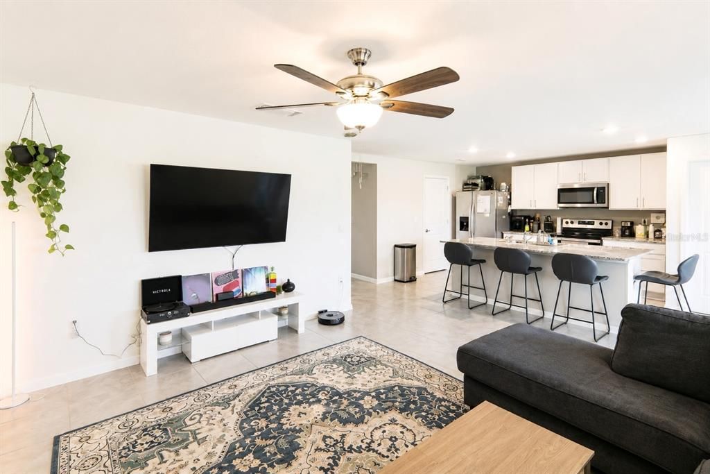 For Sale: $325,000 (3 beds, 2 baths, 1690 Square Feet)