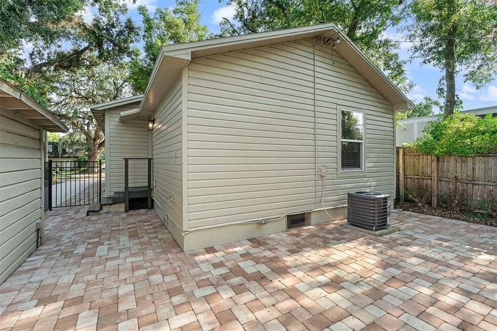For Sale: $499,900 (3 beds, 2 baths, 1136 Square Feet)