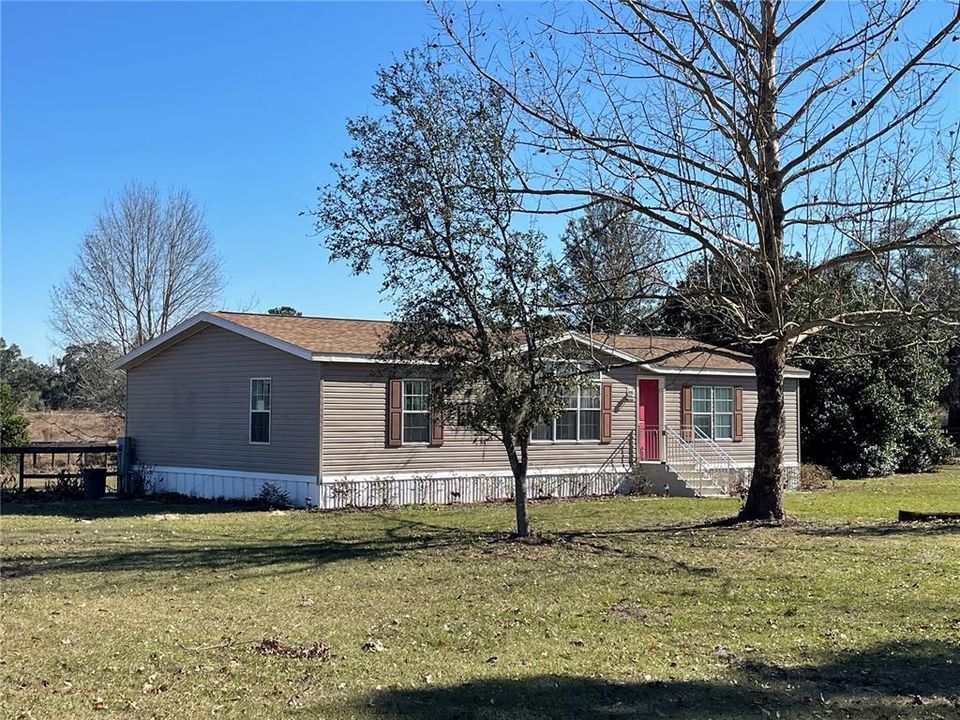 Recently Sold: $455,000 (3 beds, 2 baths, 1404 Square Feet)