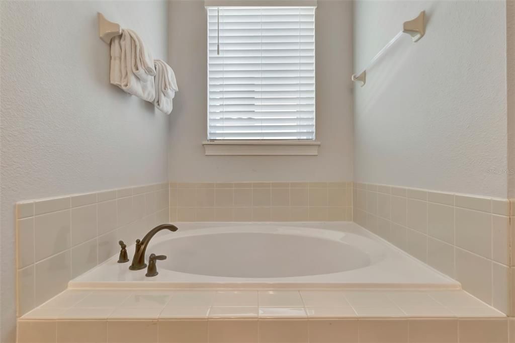 For Sale: $965,000 (11 beds, 10 baths, 4707 Square Feet)