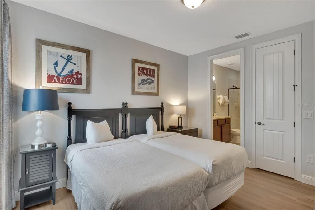 For Sale: $965,000 (11 beds, 10 baths, 4707 Square Feet)