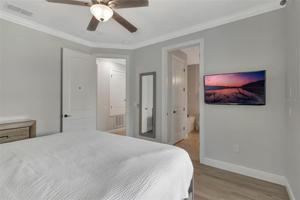 For Sale: $965,000 (11 beds, 10 baths, 4707 Square Feet)