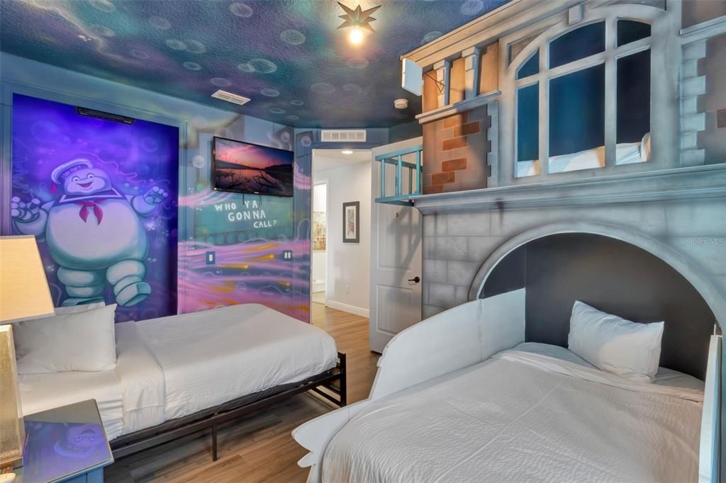 For Sale: $965,000 (11 beds, 10 baths, 4707 Square Feet)