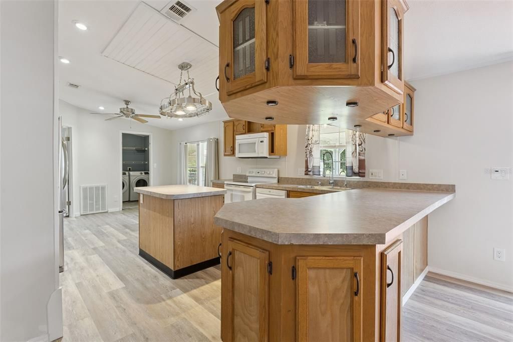 For Sale: $225,000 (3 beds, 2 baths, 1566 Square Feet)