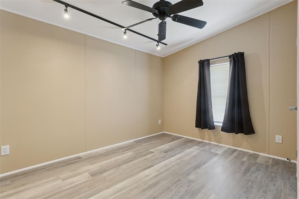 For Sale: $225,000 (3 beds, 2 baths, 1566 Square Feet)