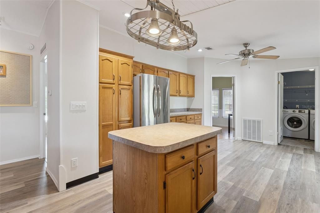 For Sale: $225,000 (3 beds, 2 baths, 1566 Square Feet)