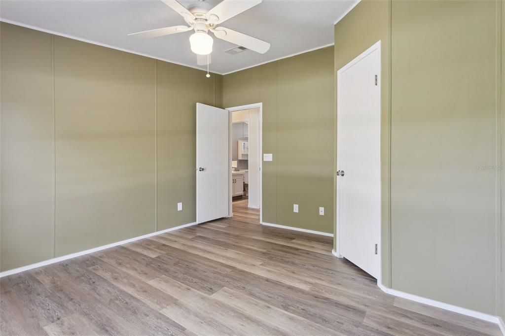 For Sale: $225,000 (3 beds, 2 baths, 1566 Square Feet)