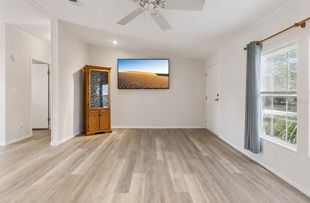 For Sale: $225,000 (3 beds, 2 baths, 1566 Square Feet)