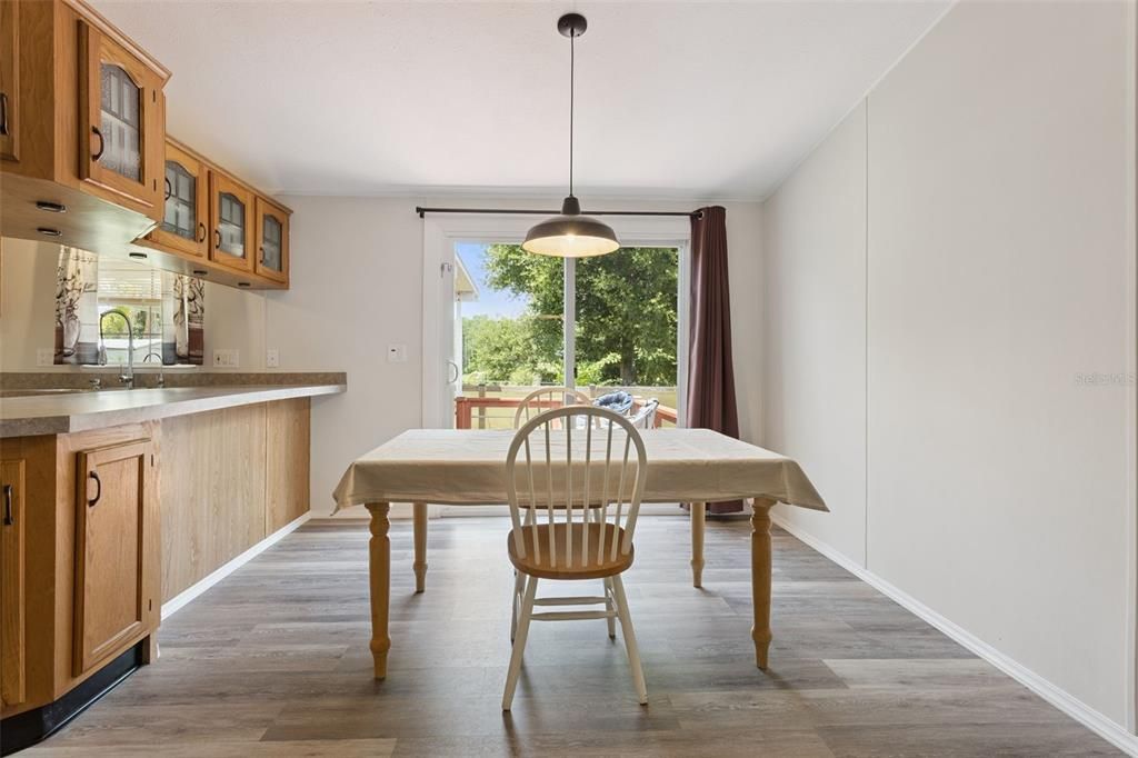 For Sale: $225,000 (3 beds, 2 baths, 1566 Square Feet)