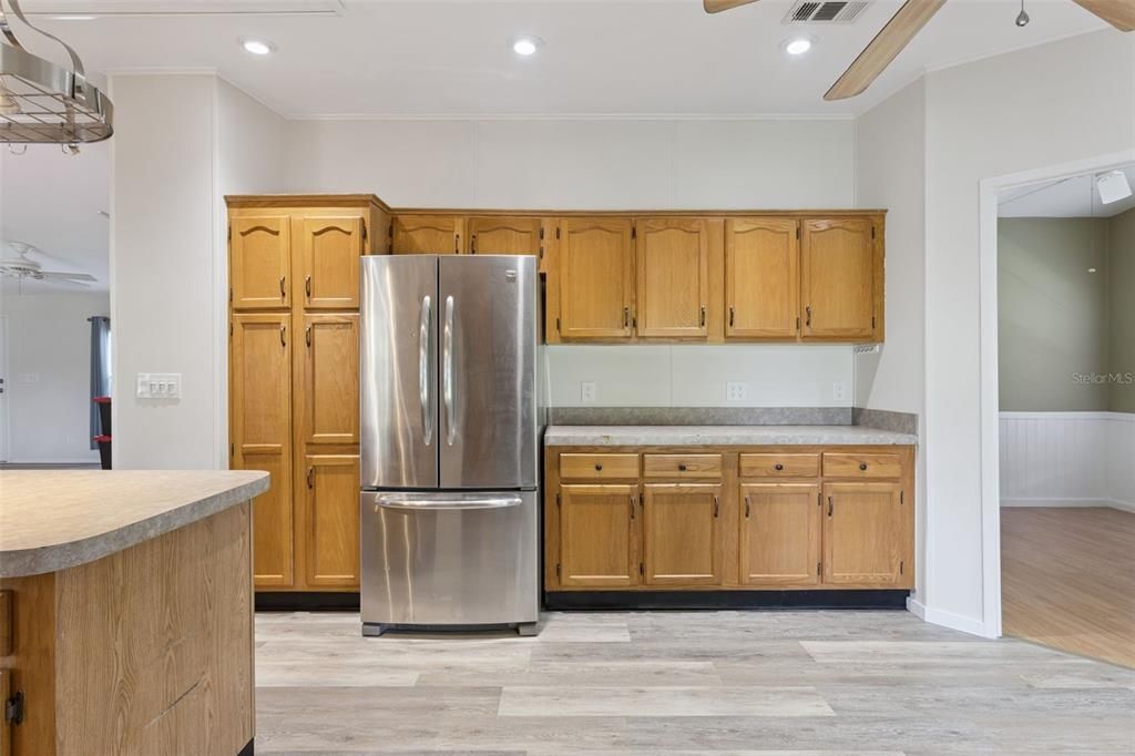 For Sale: $225,000 (3 beds, 2 baths, 1566 Square Feet)