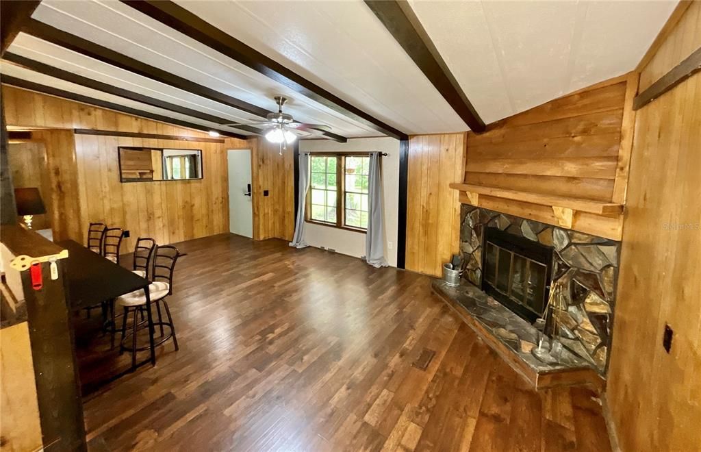 For Sale: $179,900 (3 beds, 2 baths, 1568 Square Feet)
