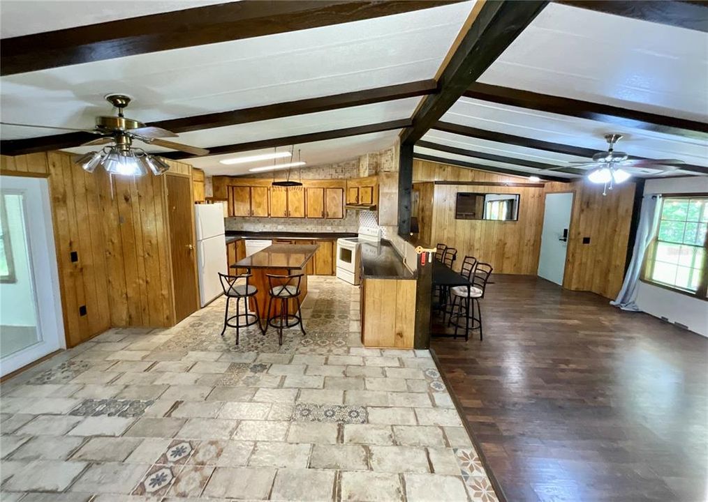 For Sale: $179,900 (3 beds, 2 baths, 1568 Square Feet)