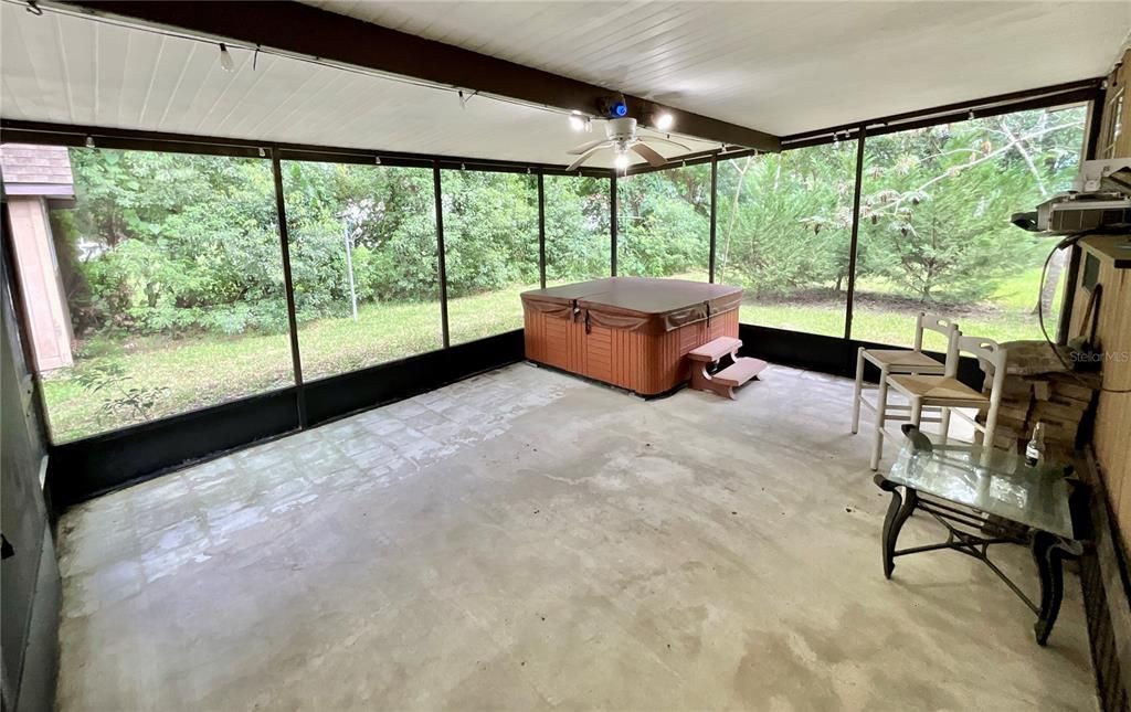 For Sale: $179,900 (3 beds, 2 baths, 1568 Square Feet)