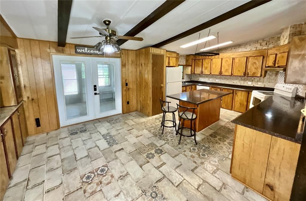 For Sale: $179,900 (3 beds, 2 baths, 1568 Square Feet)