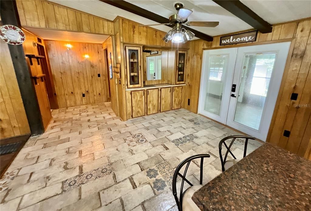 For Sale: $179,900 (3 beds, 2 baths, 1568 Square Feet)
