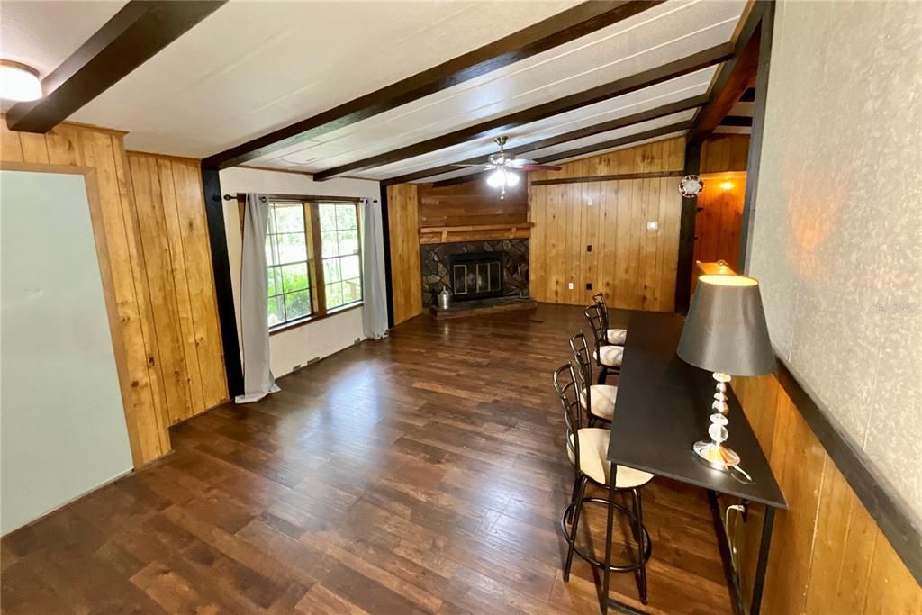 For Sale: $179,900 (3 beds, 2 baths, 1568 Square Feet)