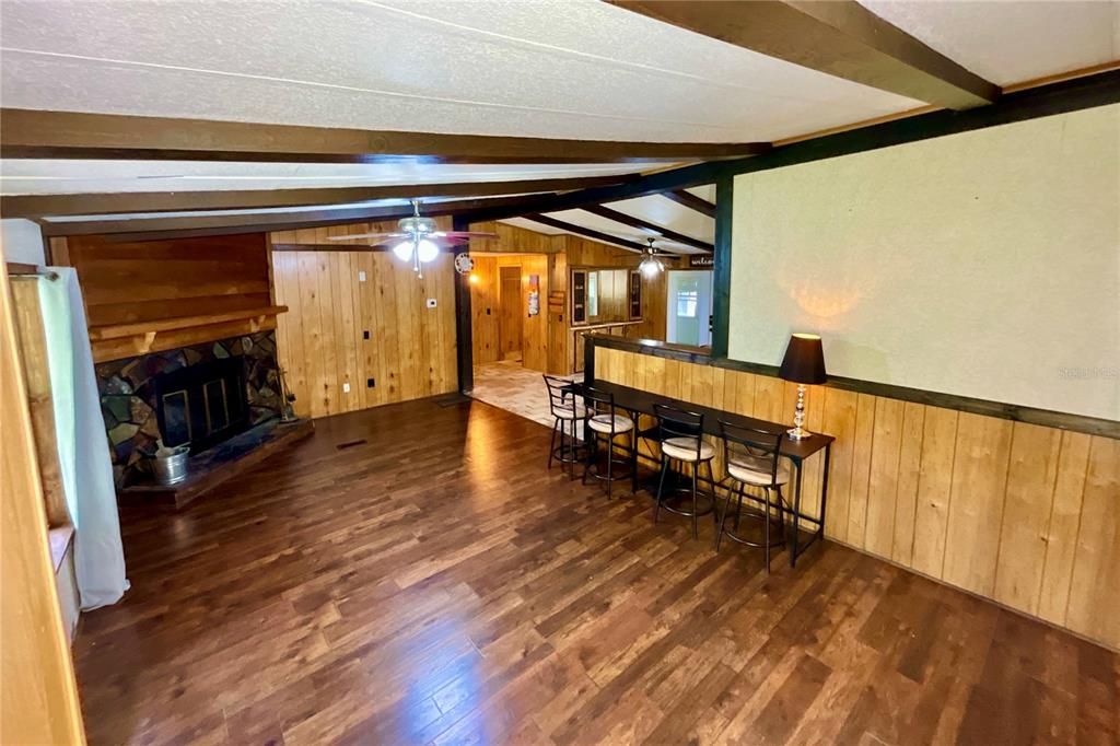 For Sale: $179,900 (3 beds, 2 baths, 1568 Square Feet)