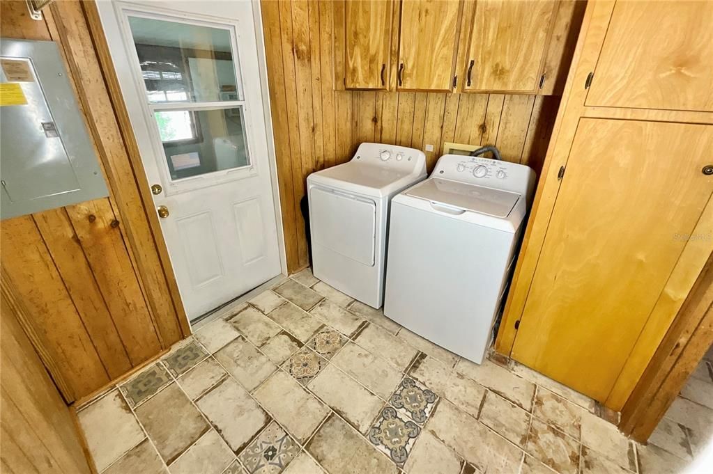 For Sale: $179,900 (3 beds, 2 baths, 1568 Square Feet)