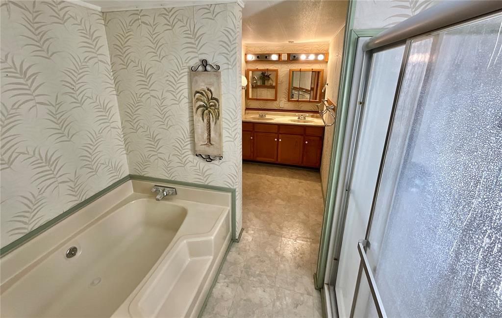For Sale: $179,900 (3 beds, 2 baths, 1568 Square Feet)